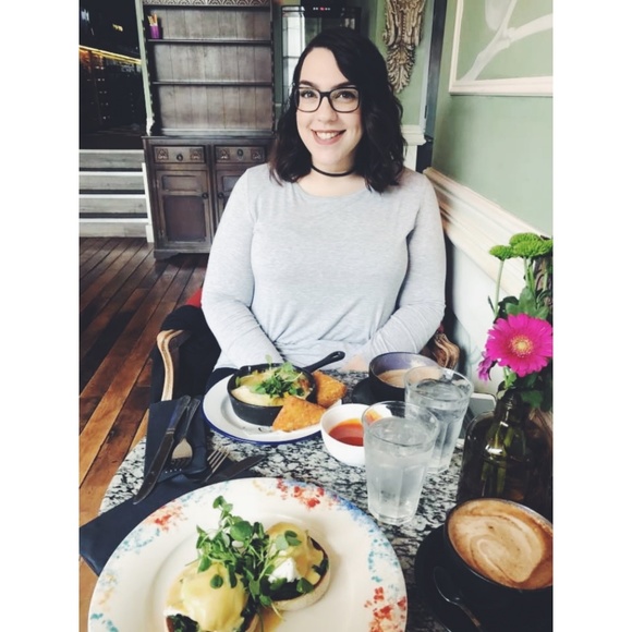 Meet your Posher, Alex - Picture 2 of 2